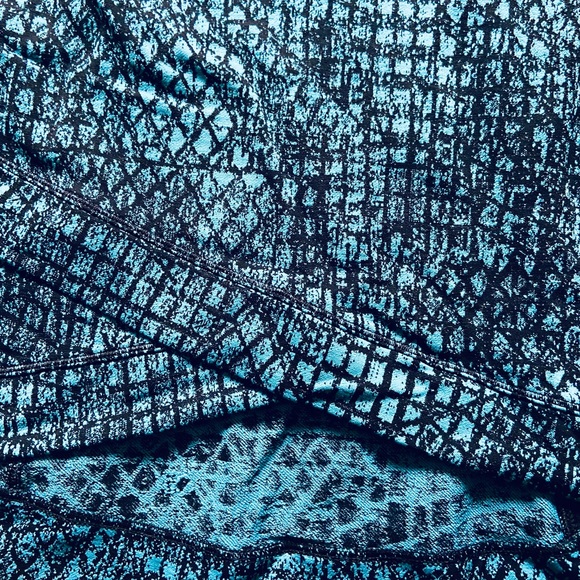 LuluLemon Close To Crossing Long Sleeve Size Small - Picture 4 of 4